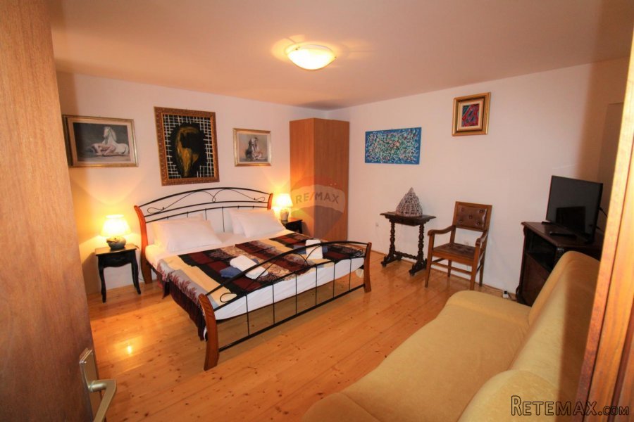 Rovinj,kuća u starom gradu,super lokacija,4 apartmana-225m2 - 8