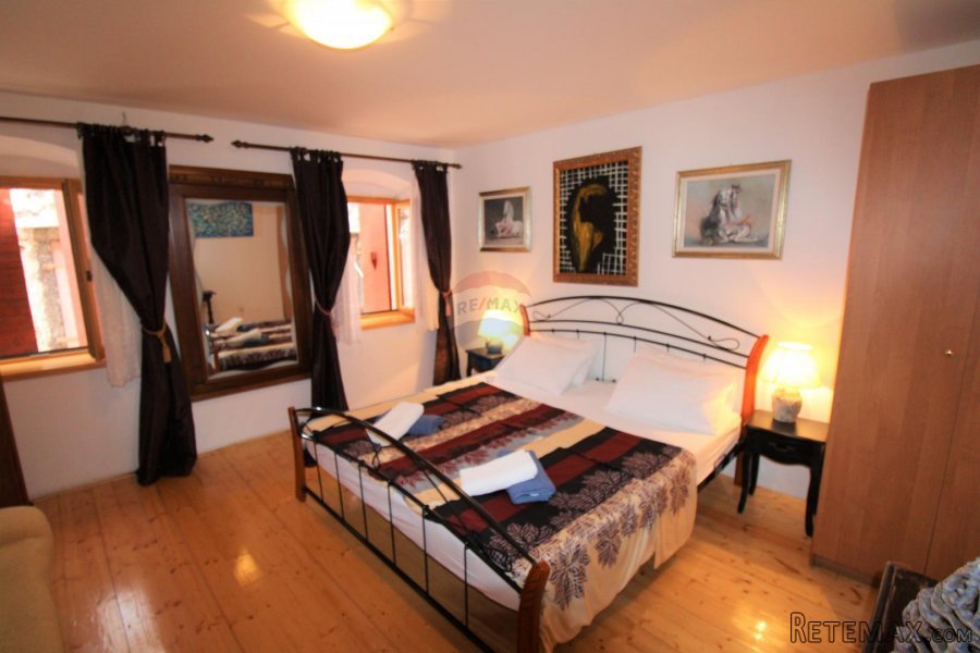Rovinj,kuća u starom gradu,super lokacija,4 apartmana-225m2 - 9