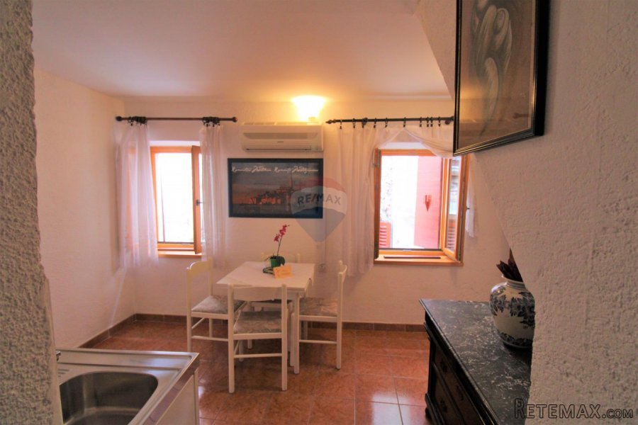 Rovinj,kuća u starom gradu,super lokacija,4 apartmana-225m2 - 10