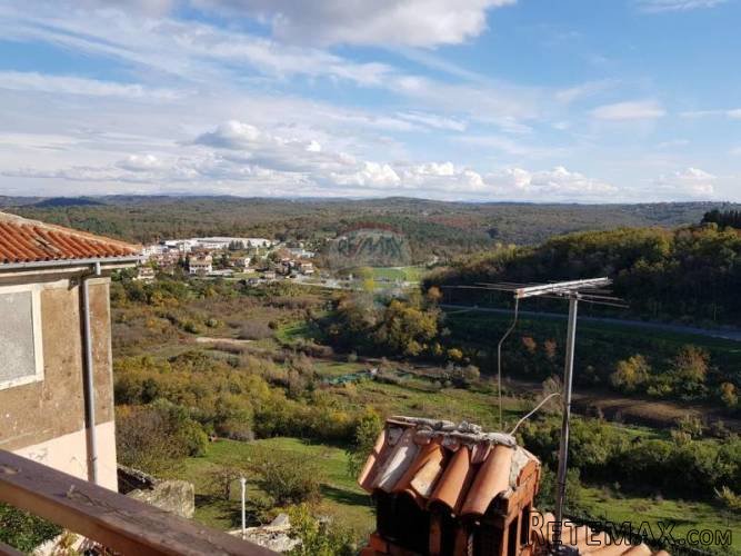 STAN U STAROM DIJELU GRADA BUJA, SA VELIKOM TERASOM I... - 2
