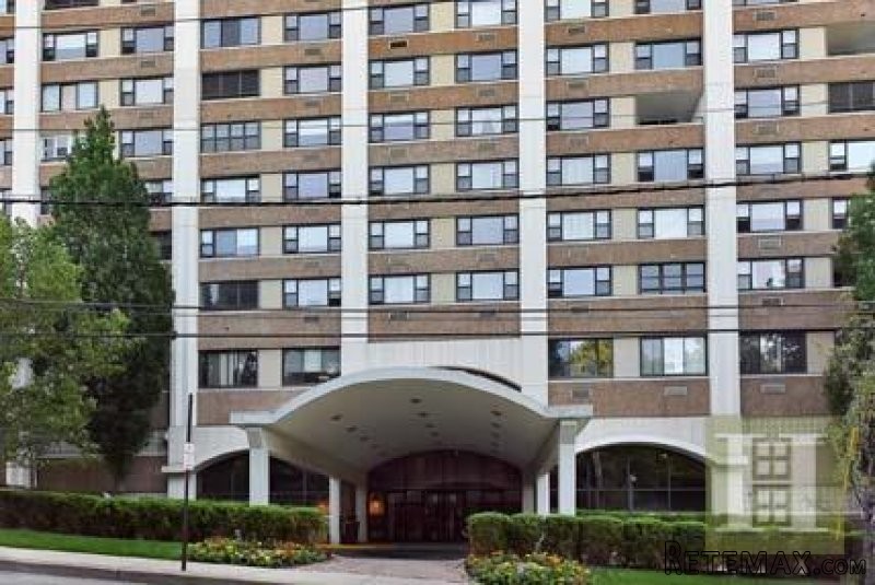 1 bedroom Apartment For Sale: 250 GORGE..