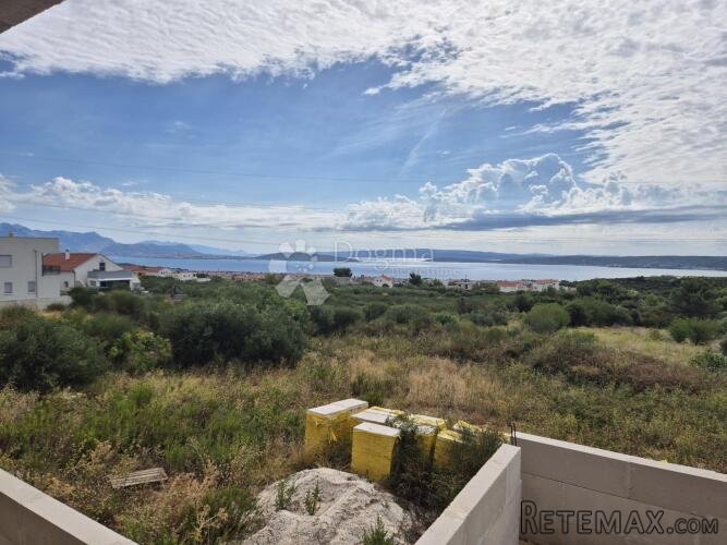 Zemljište 2200m2 sa kućom 423m2 - 2