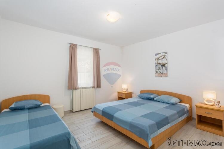 OTOK KRK-GRAD KRK bliža okolica kuća sa bazenom - 3