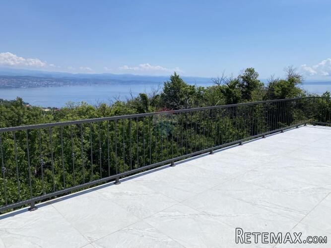 IKA - OPRIĆ, Stan 2.682€/m2 od 111,30 m2 sa 2 terase