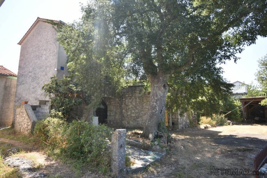 Samostojeća kuća sa velikom okućnicom! - 4