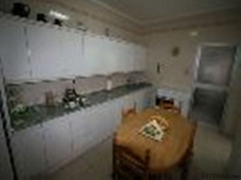 5 bedroom, 2 bathroom Townhouse, (build.. - 2