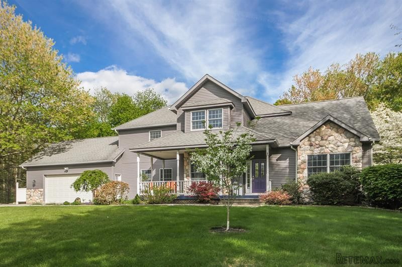4 bedroom House For Sale: 22 Traver Rd.. - 2