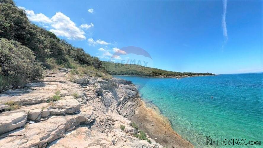 DUGA UVALA, građevinsko zemljište 2km od mora