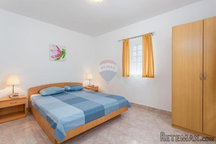 OTOK KRK-GRAD KRK bliža okolica kuća sa bazenom - 8