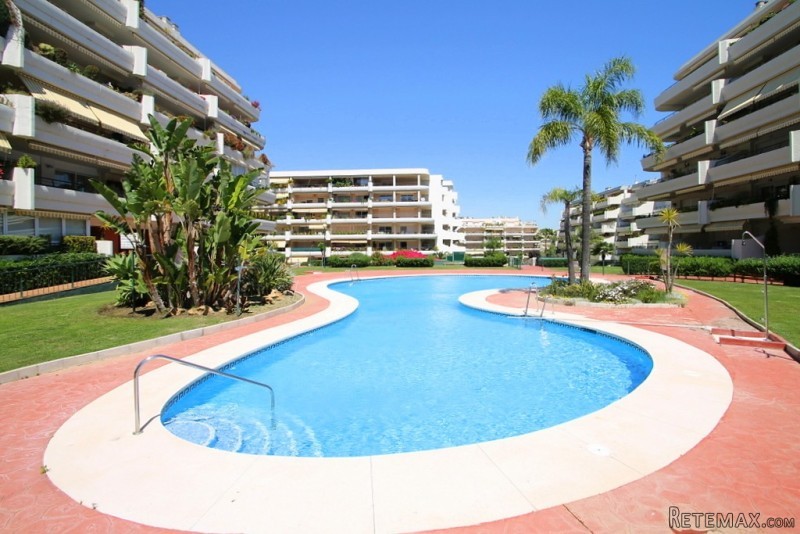 2 Bedroom Middle Floor Apartment