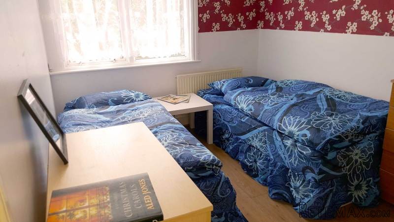 Double room, Zone 2, Mile End (share or..