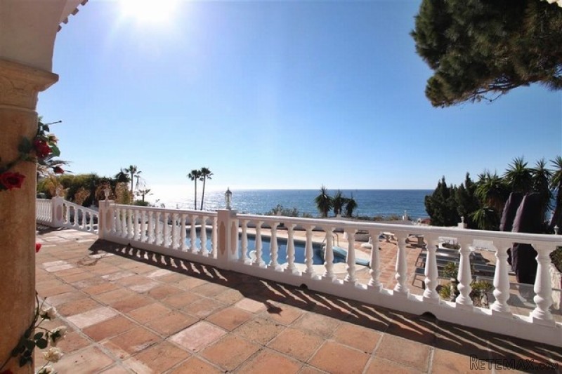 5 Bedrooms - Villa - Malaga - For Sale