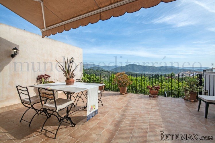 Fabulous townhouse, reformed to a really high standard.. - 2