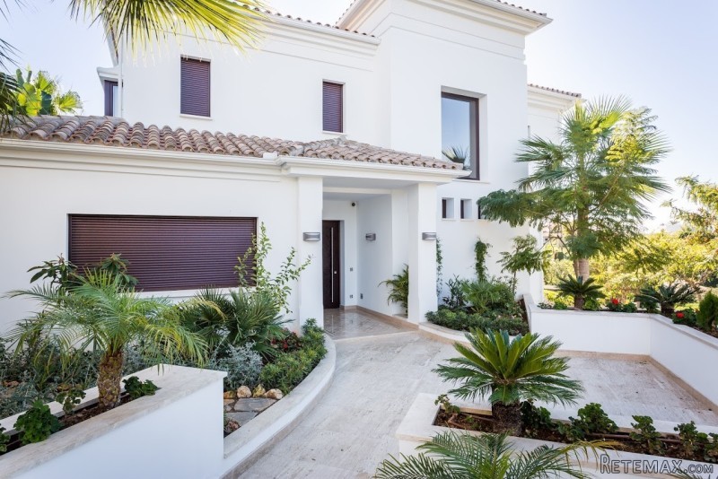 Luxury Villa With Mediterranean Views - 2
