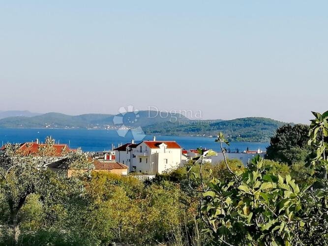 VODICE - građevinsko zemljište s pogledom na more i dvije pr - 2