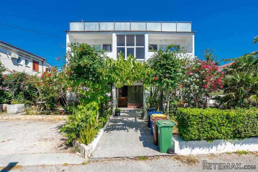 Apartmanska kuća na samo 100 m od mora! Grad Krk! - 3