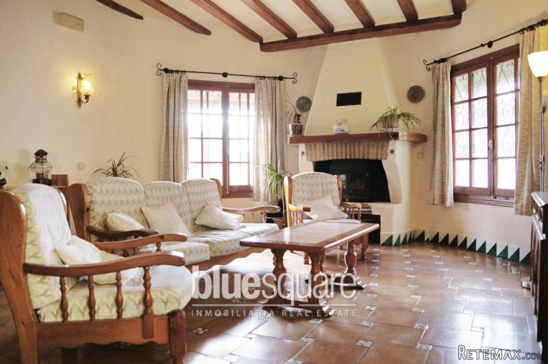 Spacious converted restaurant with open..