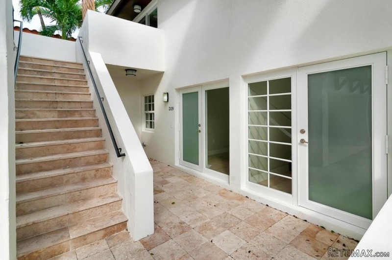 2 bedroom Flat For Sale: 307 Majorca Av.. - 2