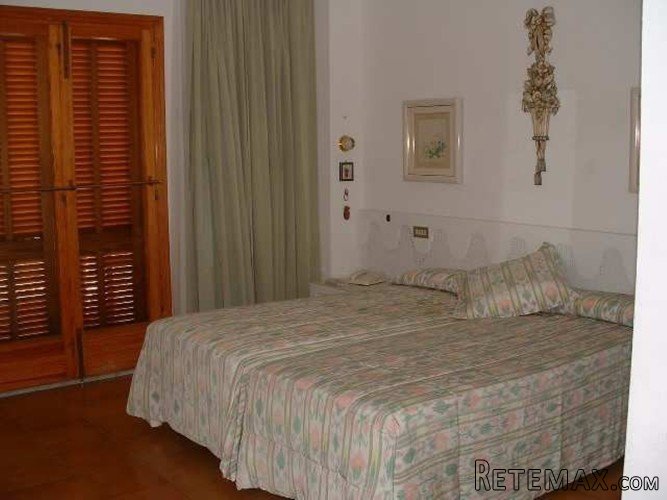 Second line (Only 90m from the seafront) and second floor.. - 5