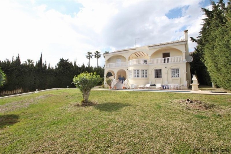 5 Bedrooms - Villa - Malaga - For Sale