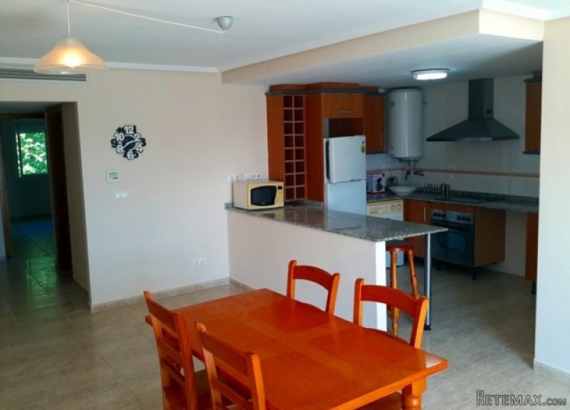 V1529 - Pretty 2 Bedroom Apartment, At.. - 2