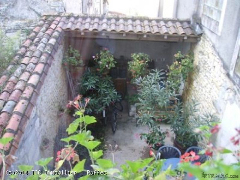 Town centre property ideal for.. - 2
