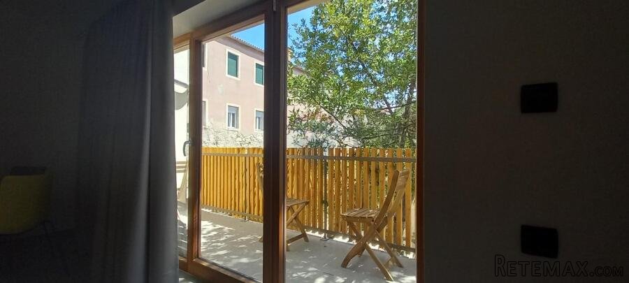 Istra,Pula centar, nova, luksuzna kuća s 3 apartmana - 2