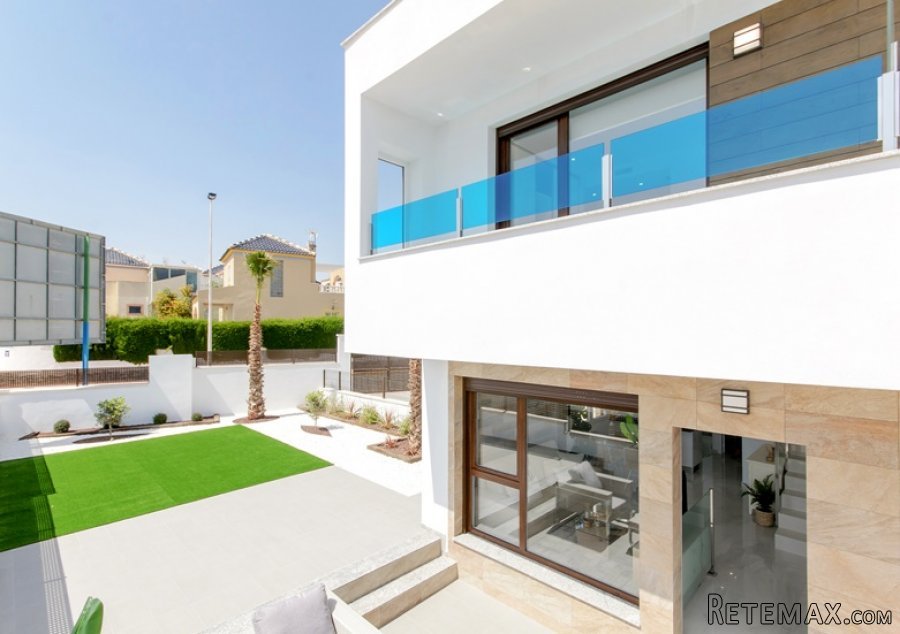 Los Altos is located just minutes from the prestigious.. - 2