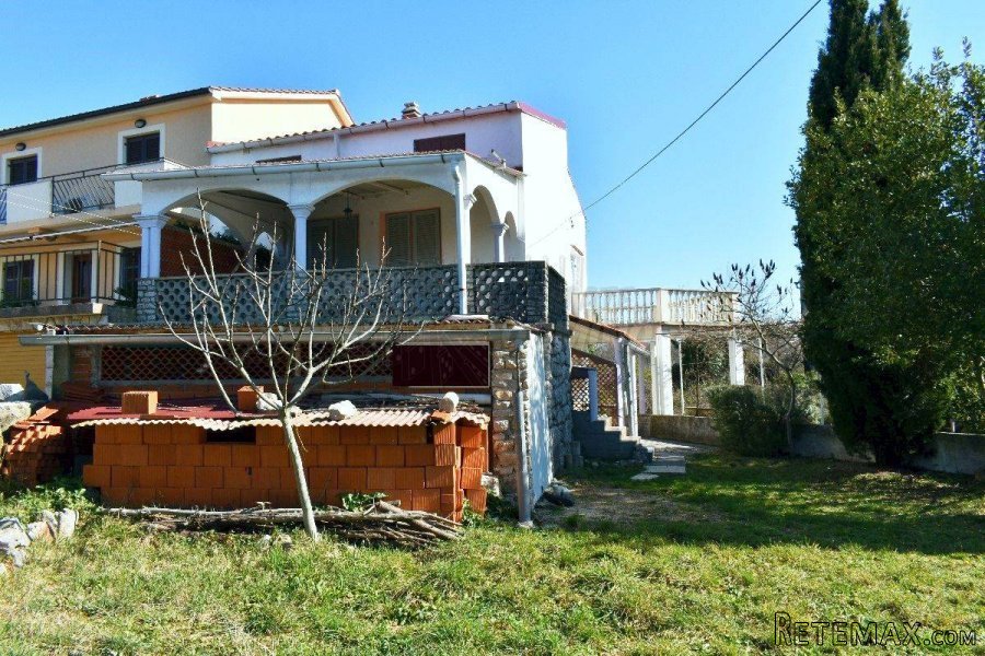 Kuća s okućnicom na mirnom mjestu! Otok Krk! - 3