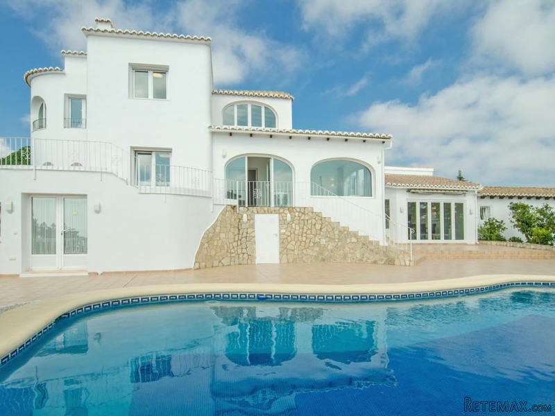 5 Bedrooms - Villa - Alicante - For Sale