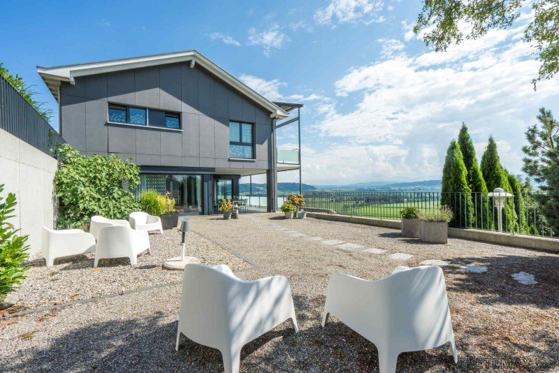MODERN LIVING WITH PANORAMA!