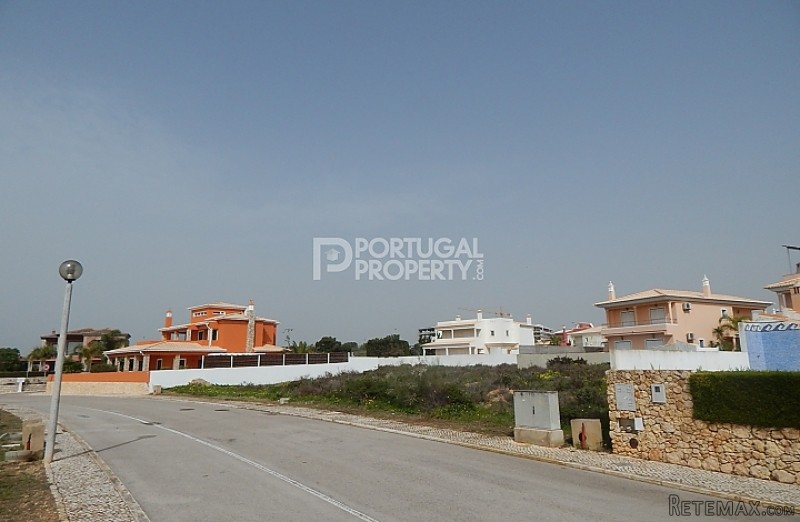 Nice plot for construction with sea..