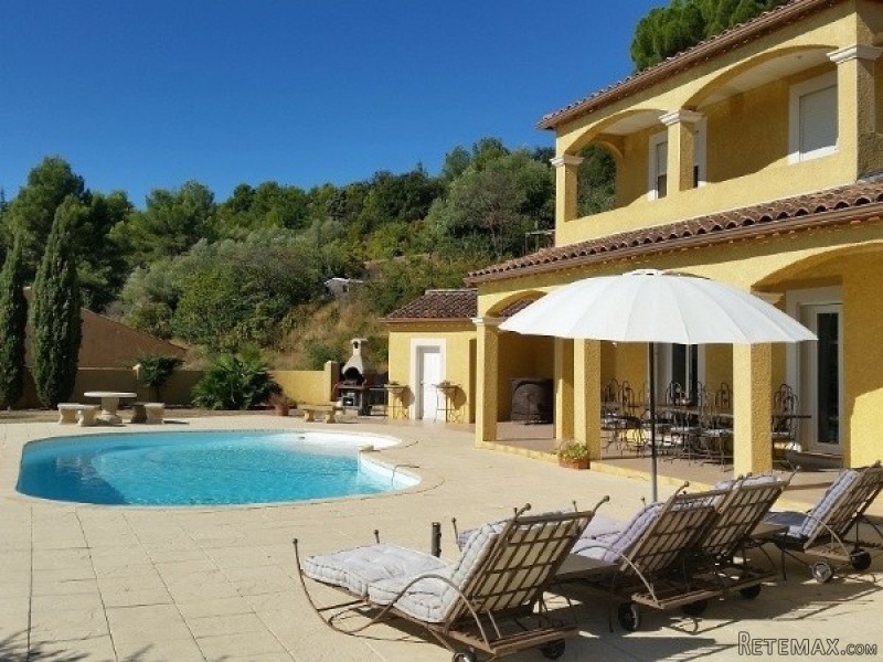 Nice Furnished Villa With 220 m2 Of.. - 2