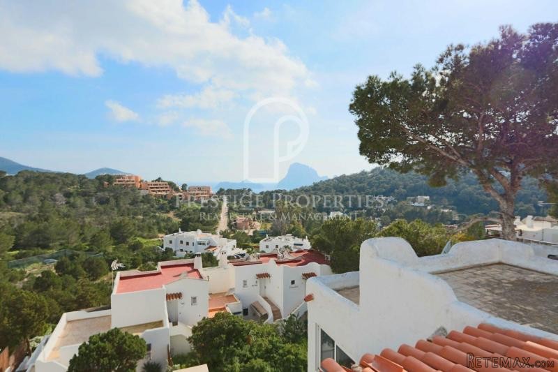 Two studios for sale with views to Es..