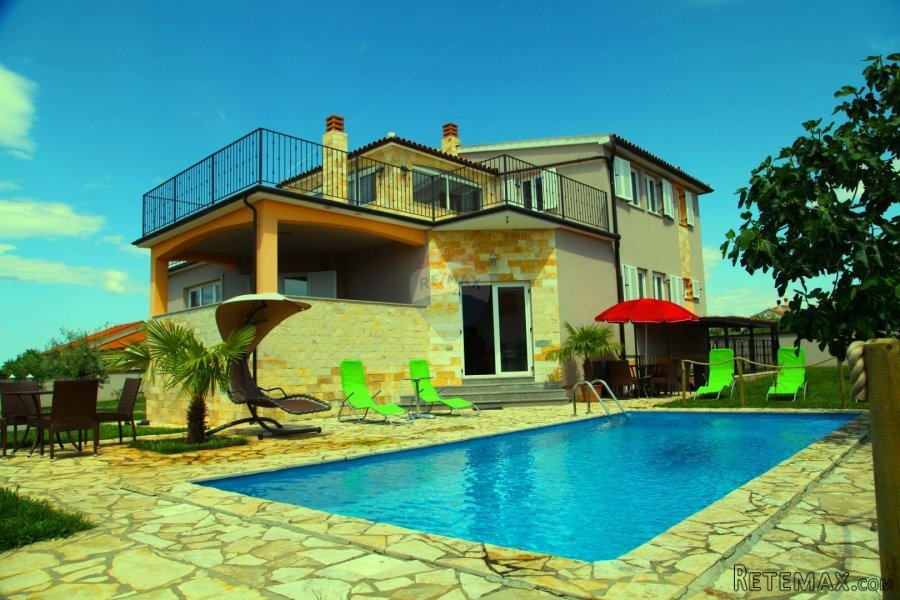 Istra, Pula-kuća s 3 stana i bazenom - 2