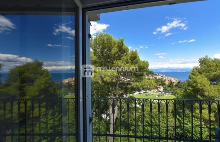 Mošćenička Draga, dvoetažni 2s+db, balkon, parking