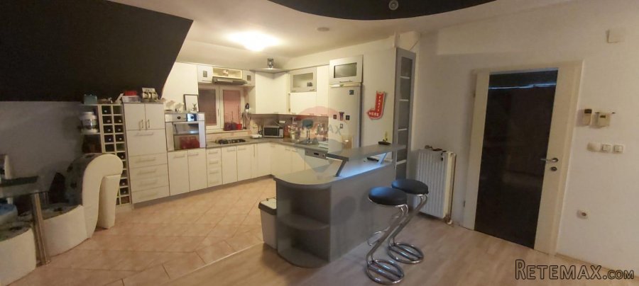 Zagreb, Sesvete - Kuća od 360 m2, dva stana + dva poslovna - 2