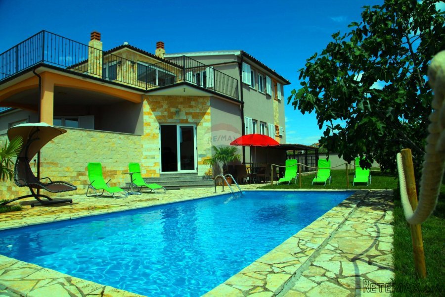 Istra, Pula-kuća s 3 stana i bazenom - 3