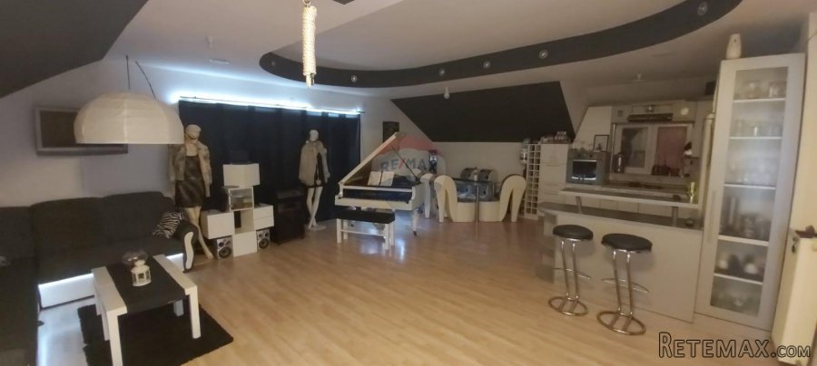 Zagreb, Sesvete - Kuća od 360 m2, dva stana + dva poslovna - 3