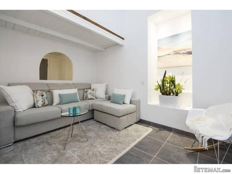 Newly Renovated Modern Duplex