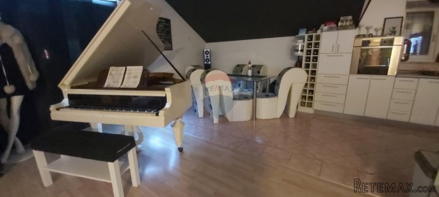 Zagreb, Sesvete - Kuća od 360 m2, dva stana + dva poslovna - 4
