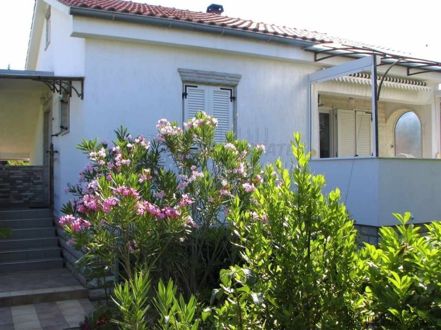 Kuća sa uređenom okućnicom i bazen otok Krk!Prodaja kuća Krk.. - 5
