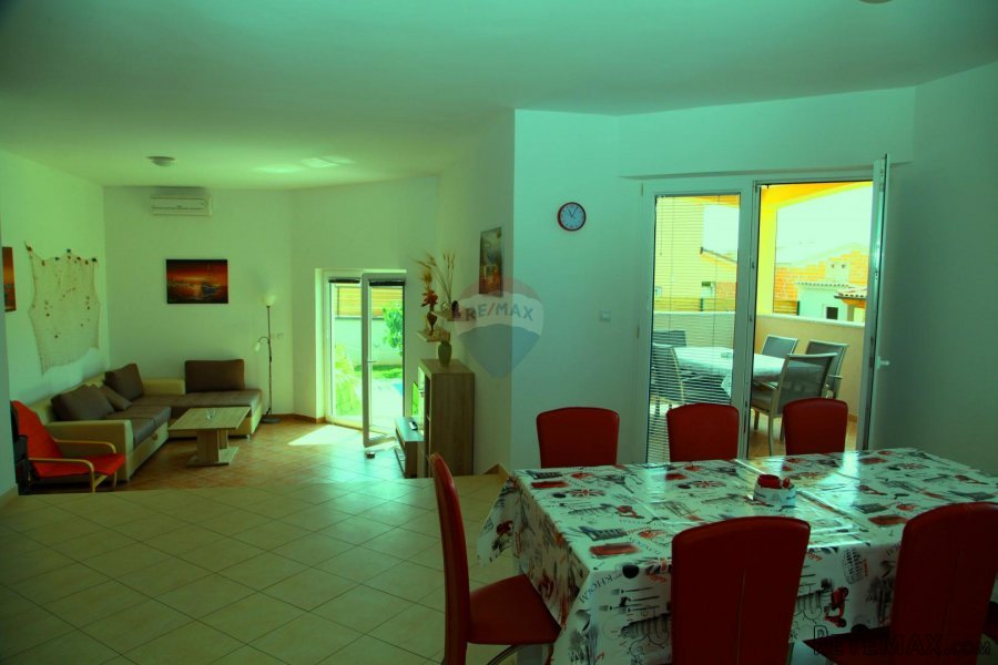 Istra, Pula-kuća s 3 stana i bazenom - 6