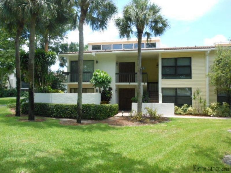 6800 Willow Wood Dr #901, Boca Raton..