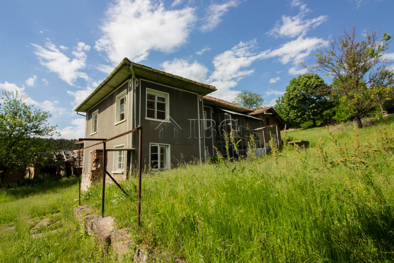 House with panoramic views and big..