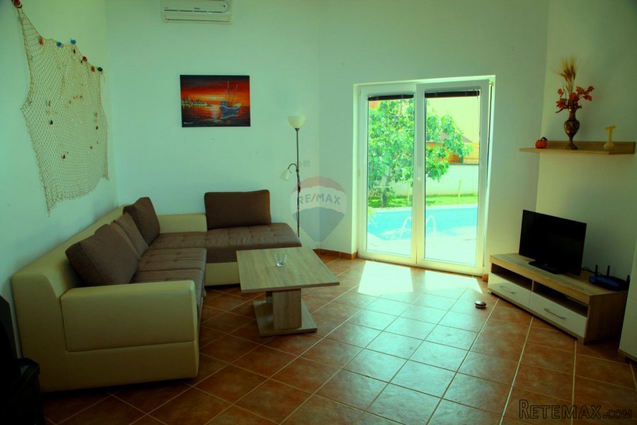 Istra, Pula-kuća s 3 stana i bazenom - 7