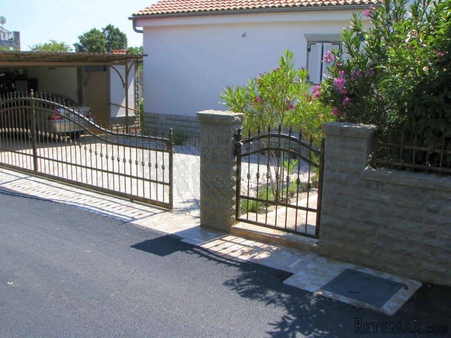 Kuća sa uređenom okućnicom i bazen otok Krk!Prodaja kuća Krk.. - 7