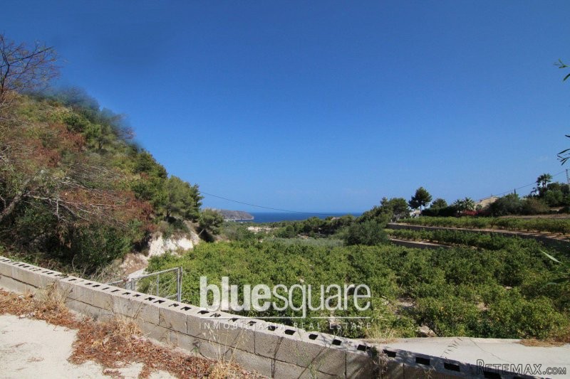 land with sea views