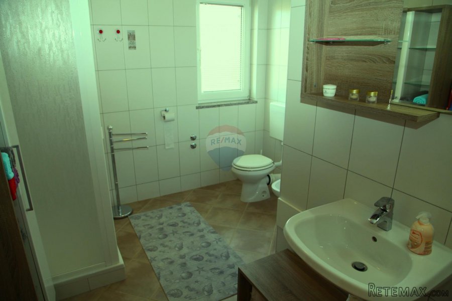 Istra, Pula-kuća s 3 stana i bazenom - 8