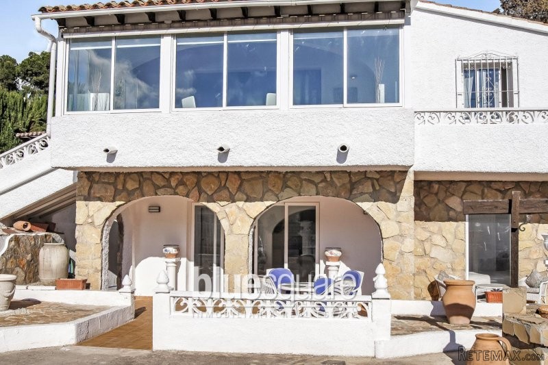 4 Bedroom villa 3 minutes walk from..
